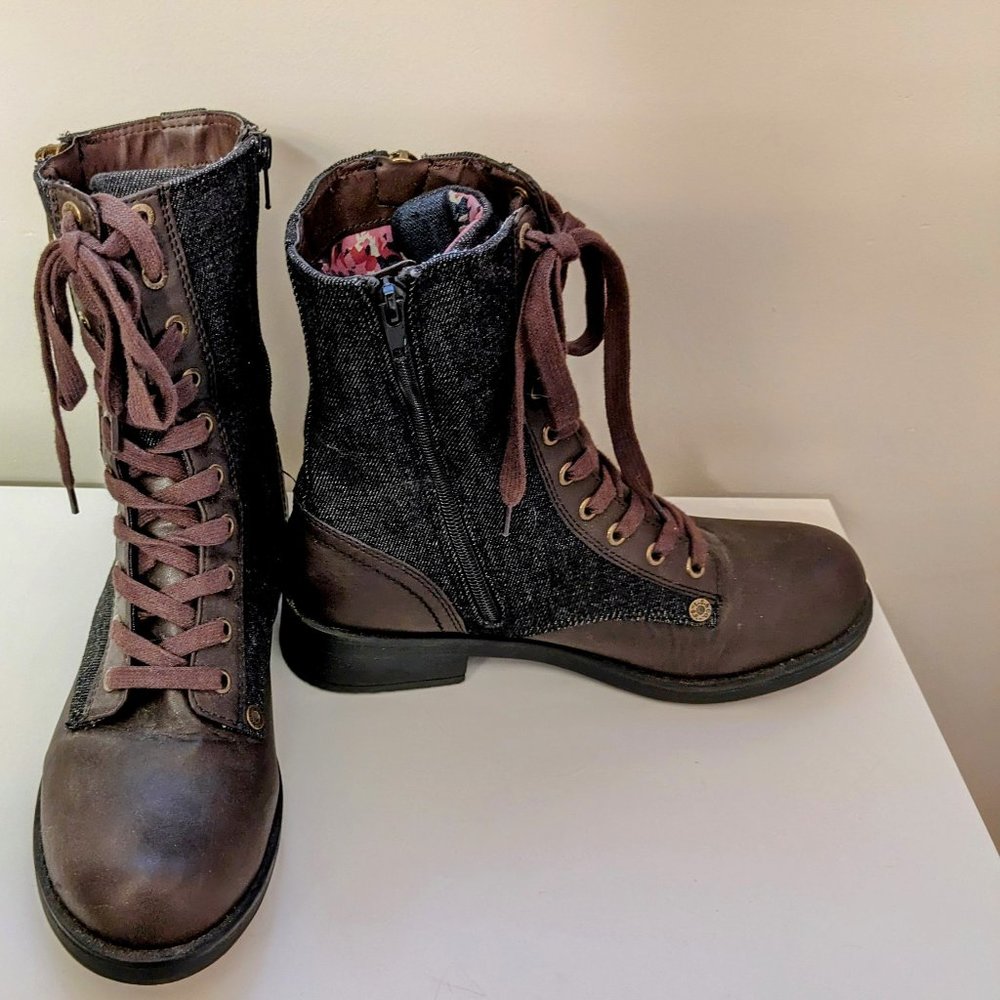 Levi's combat boots size 8.5
